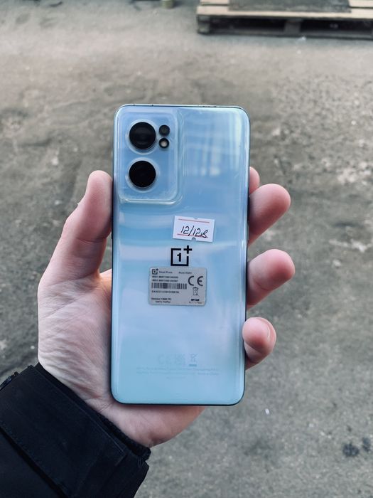 Продам one plus nord CE 2 8+4/128