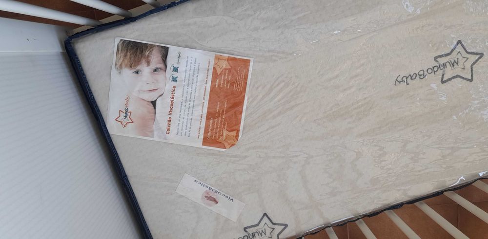 Berço IKEA com colchão viscoelástico MundoBaby incluído