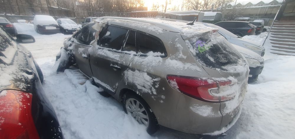 Megane 3 1.6 бензин після дтп