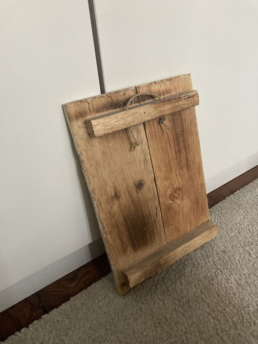 Sinal de madeira “Cold Beer Here”