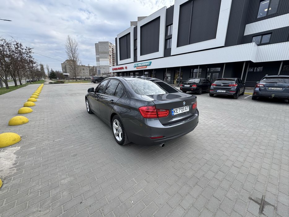 BMW F30 320i.