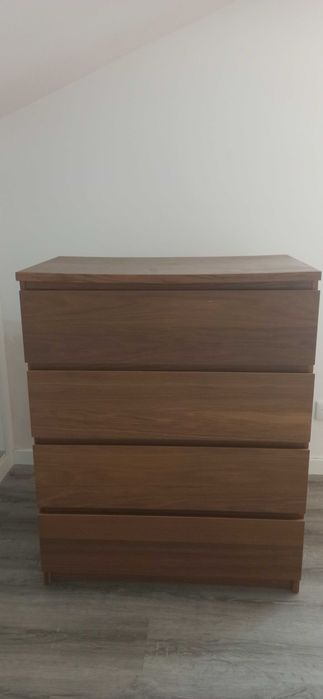Comoda Ikea com 4 gavatões