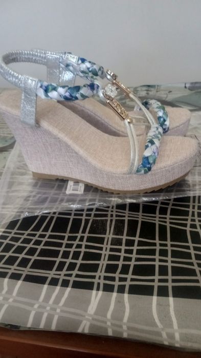 Buty na koturnie rozmiar 38