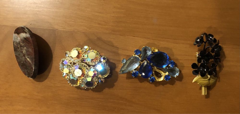 Бижутерия периода СССР, бусы, броши