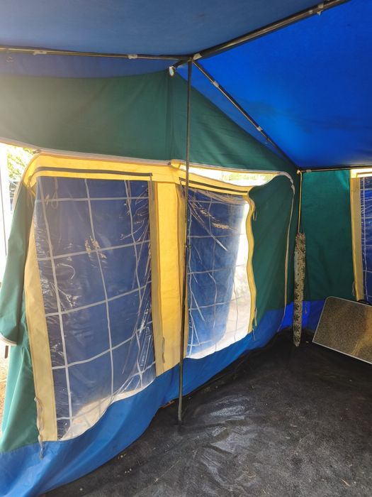 Atrelado tenda com avançado