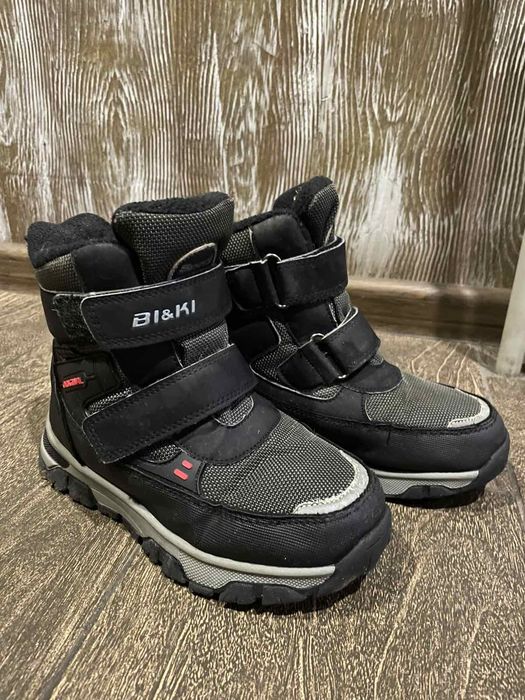 Продам зимові чоботи на хлопчика 32 р