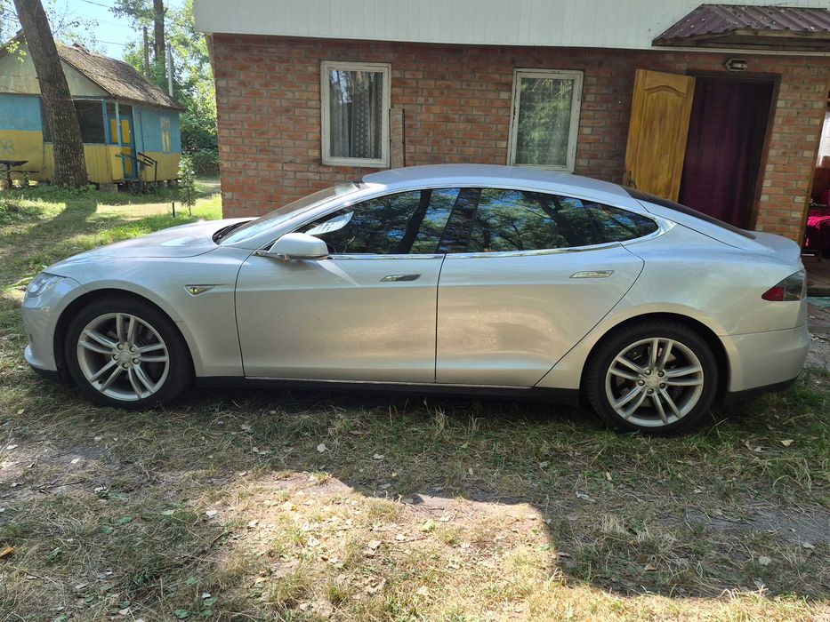 Tesla  Model  S 85