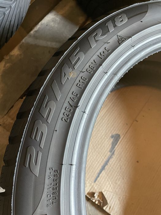 235/45 R18 Pirelli Winter Sottozero 3 98V XL Elect PNCS T0 / 4шт./ 2024 рік./ як нові / Акустік