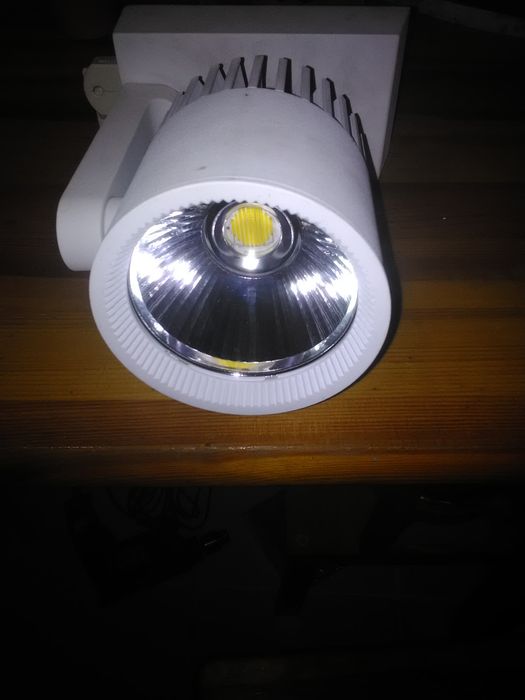 Reflektor LED szynowy