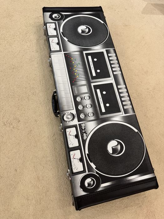 Кейси гітарні - Fender Tweed, Gibson LP 1980, Postal Monkey