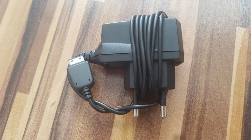 Ładowarka, zasilacz telefonu Samsung F200 F400 F700 G600 G800 i900 itd