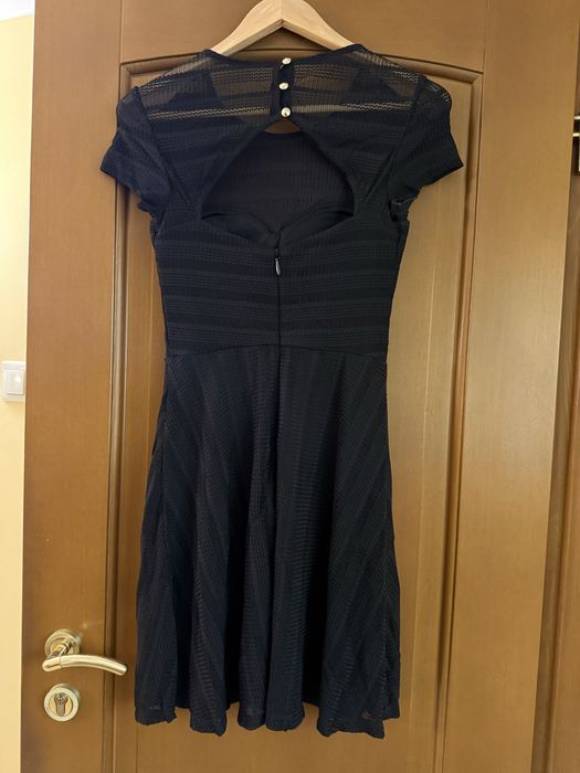 Czarna sukienka Guess