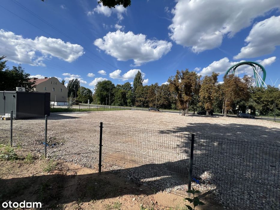 Teren przy sądzie rejonowym, ogrodzony, utwardzony 1800 m² - Więcej