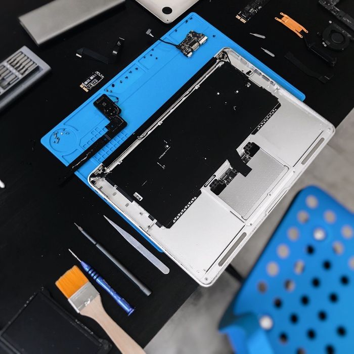 Заміна акумулятора, екрану, корпусу, динаміків в Ябко City Center