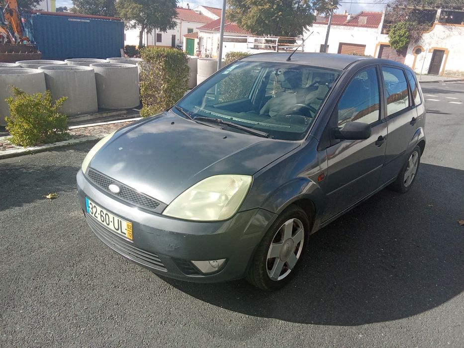 Ford fiesta ano 2002 1.3 a gasolina com 208 mil KMS está impecável