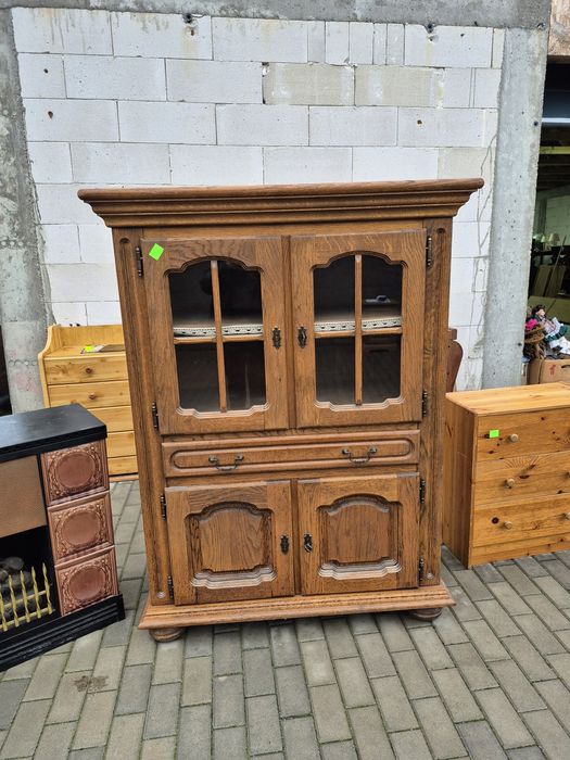 Wysoka komoda pakowna