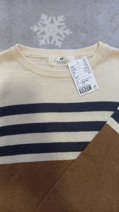 смугастий трикотажний джемпер від бренду H&M