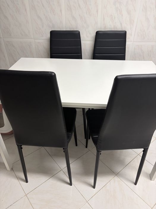 Conjunto mesa e cadeira de cozinha