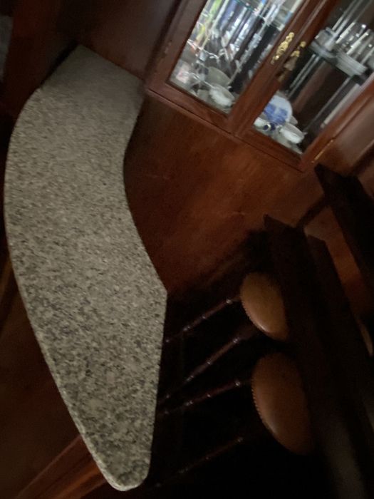 bare de sala com luzes(urgência)