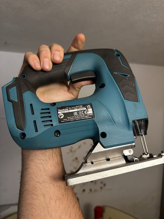 tico-tico a bateria Makita DJV182Z