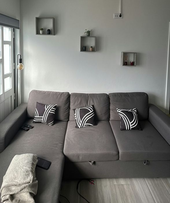 Sofá chaise longue com cama e baú