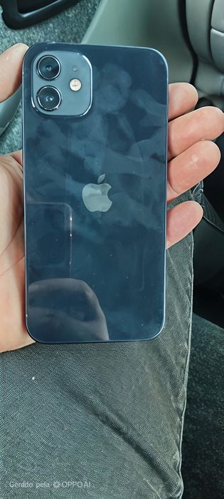 iPhone 12 um risco