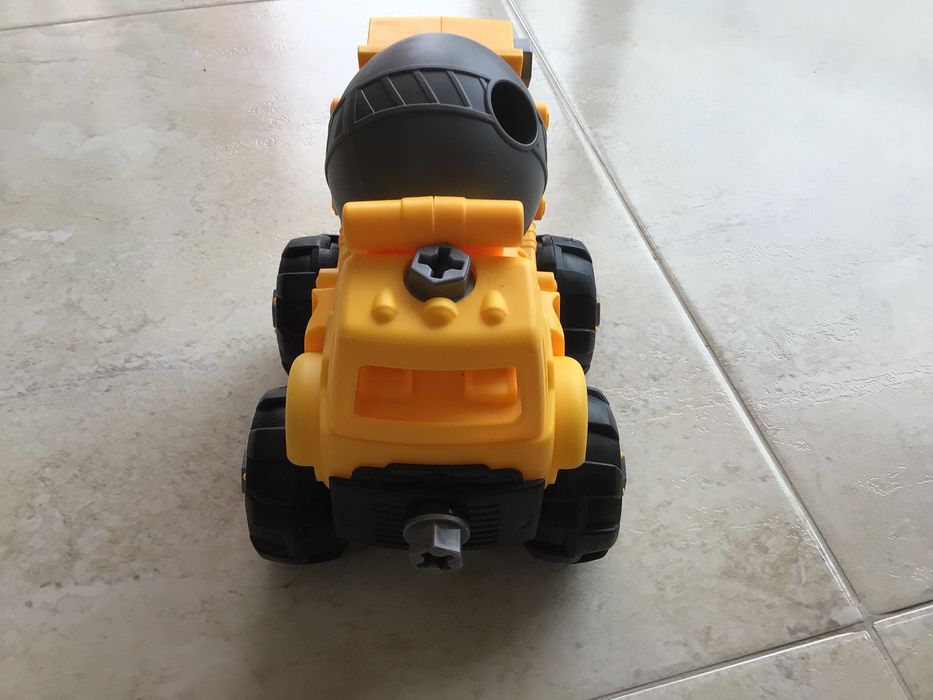 Conjunto de camiões e trator de criança para brincar