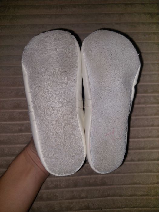 Чешки білі. Чешки белые кожаные. Цена указана с комиссией