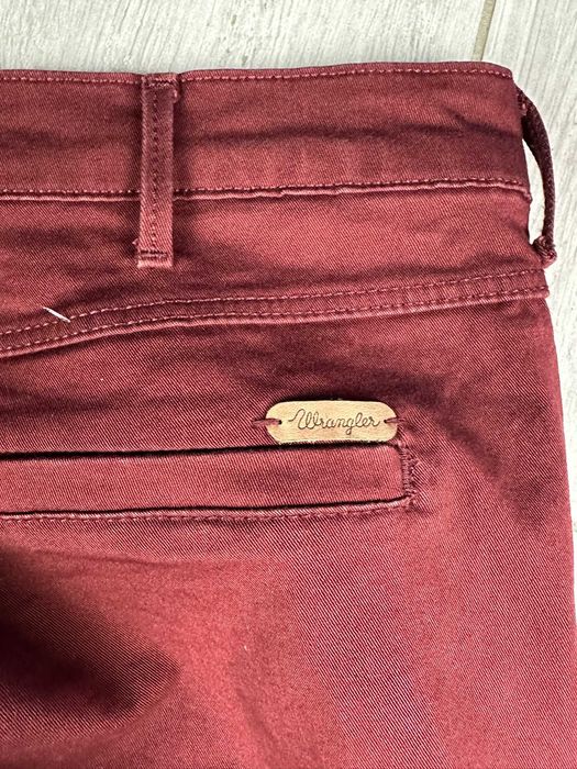 Spodnie męskie chino Wrangler W31 L32 bordowe