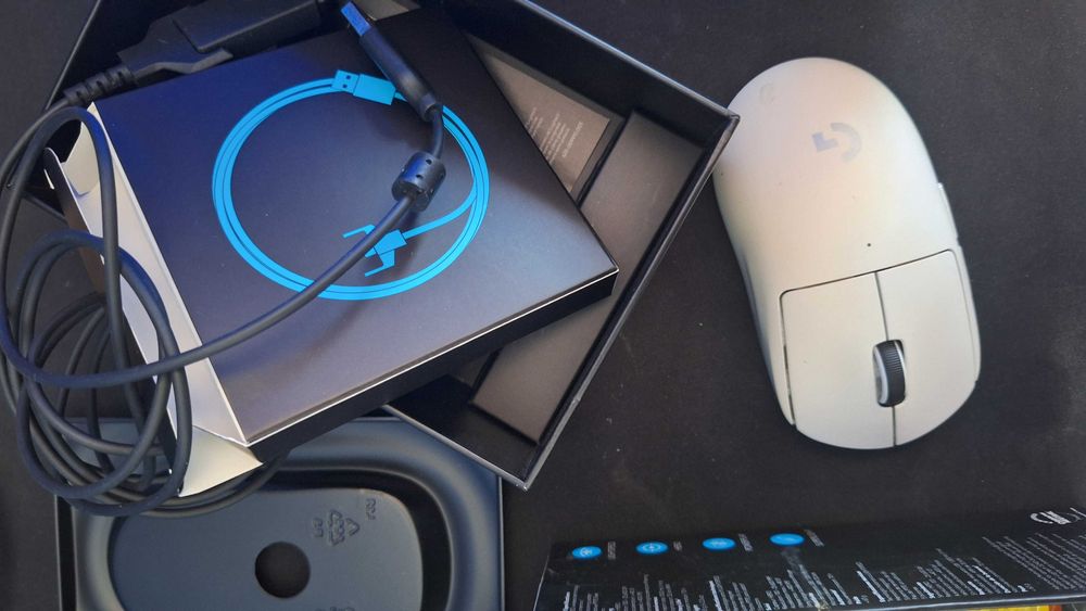 Rato Gaming sem fio LOGITECH Pro X Superlight (25400 dpi - Wireless - Branco)