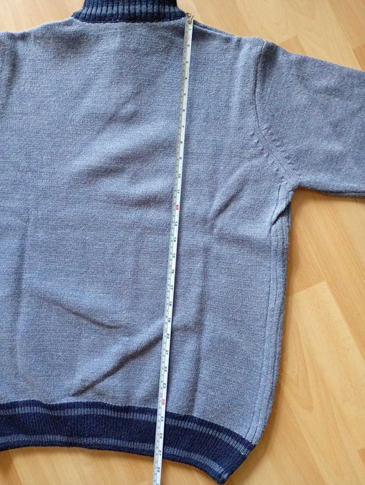 Sweter niebieski