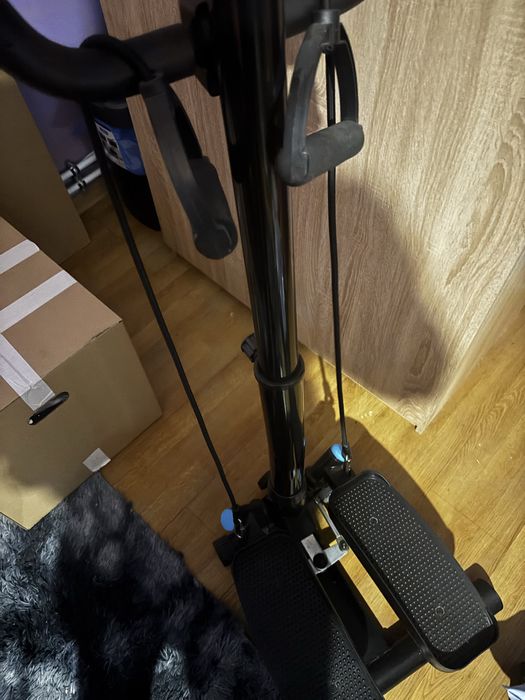 Steper skretny z kolumna