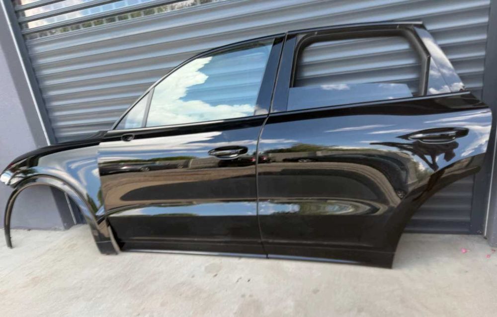 Двері на порш Porshe Macan Cayenne ліві праві передні задні