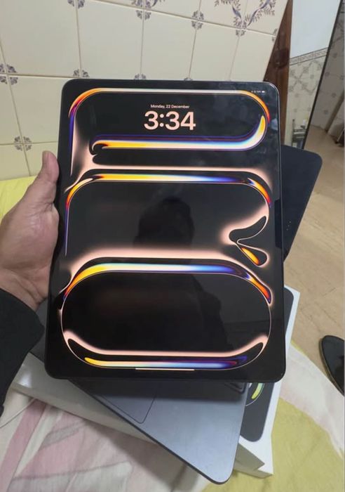 iPad Pro M4 (13-inch) + Magic Keyboard – For Sale / Exchange