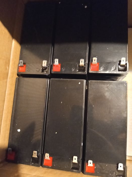 Акумуляторні батареї V12 8A