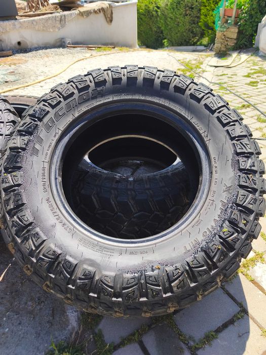 Vendo os 4 pneus 245-75 R16 tracMax X-Privilo M/T  com menos de 10.000km feitos
