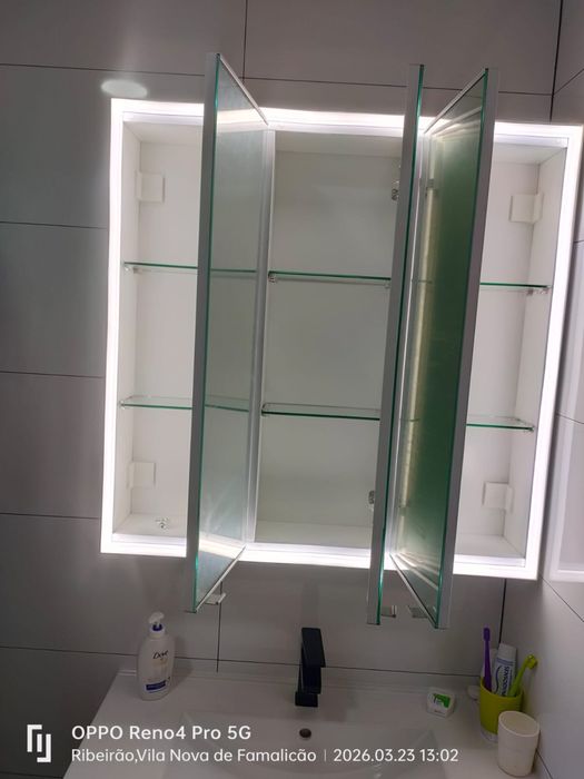 Armário casa de banho com espelho e luz novo