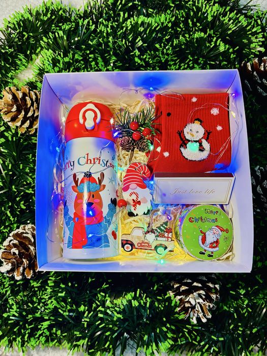 Різдвяний подарунковий бокс (новорічний набір) + гірлянда в ПОДАРУНОК!