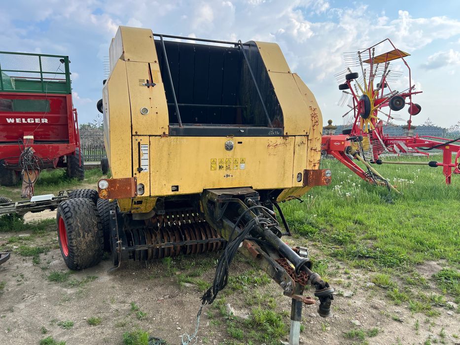 New Holland BR 7070