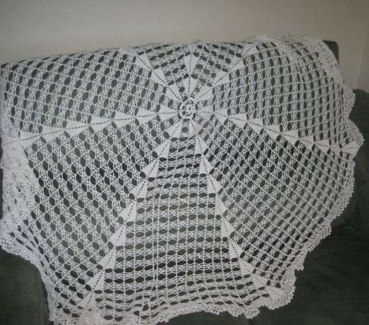 Toalha em Crochet Redonda Cor Beije 1,88 NOVA