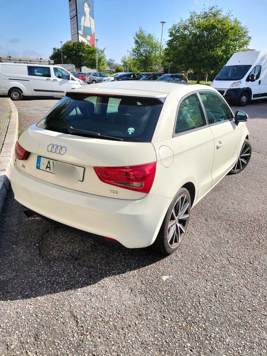 Carro Audi A1 Branco
