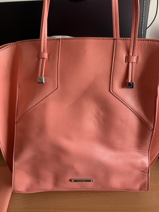 Mala grande Nine West em pele