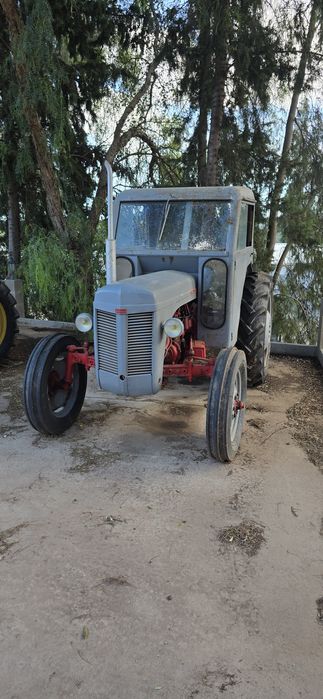Trator classico Ferguson 35
