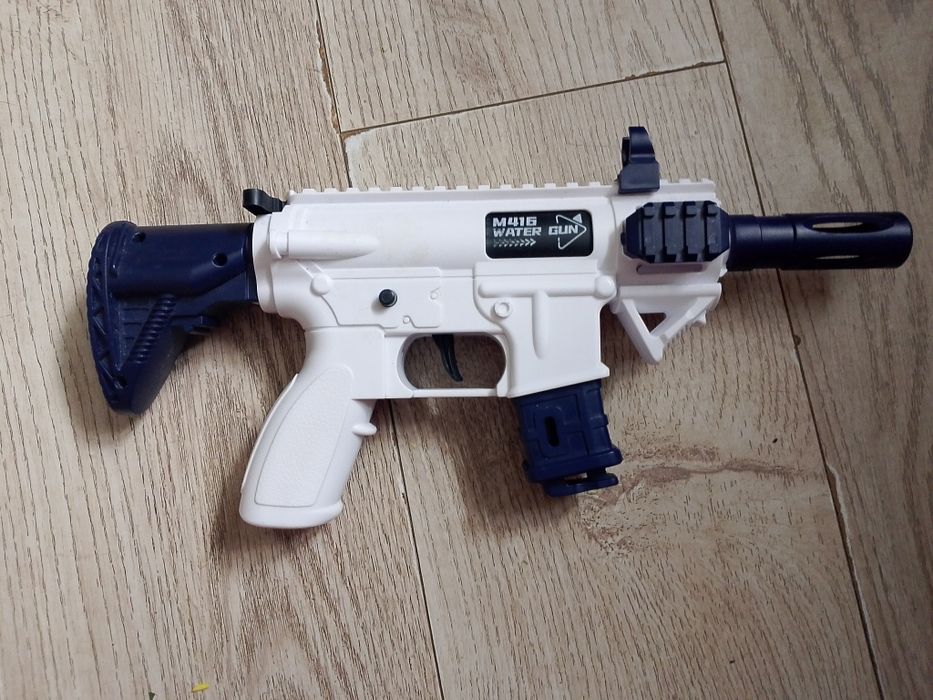 водяний пістолет