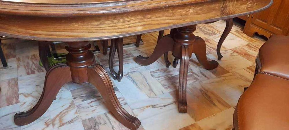 Mesa e cadeiras de sala jantar