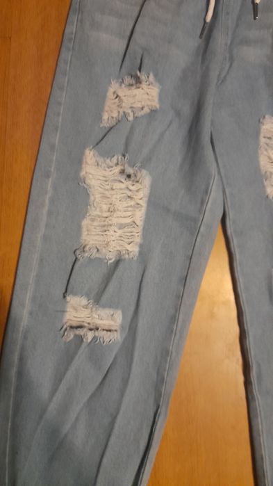 Nowe spodnie jeans jogery napisy SHEIN roz M
