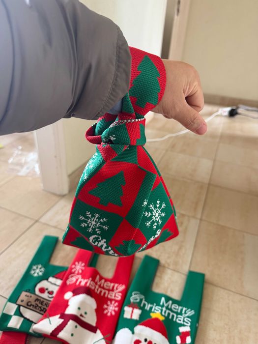 4pcs Sacos de Natal e sacos de presente tricotados