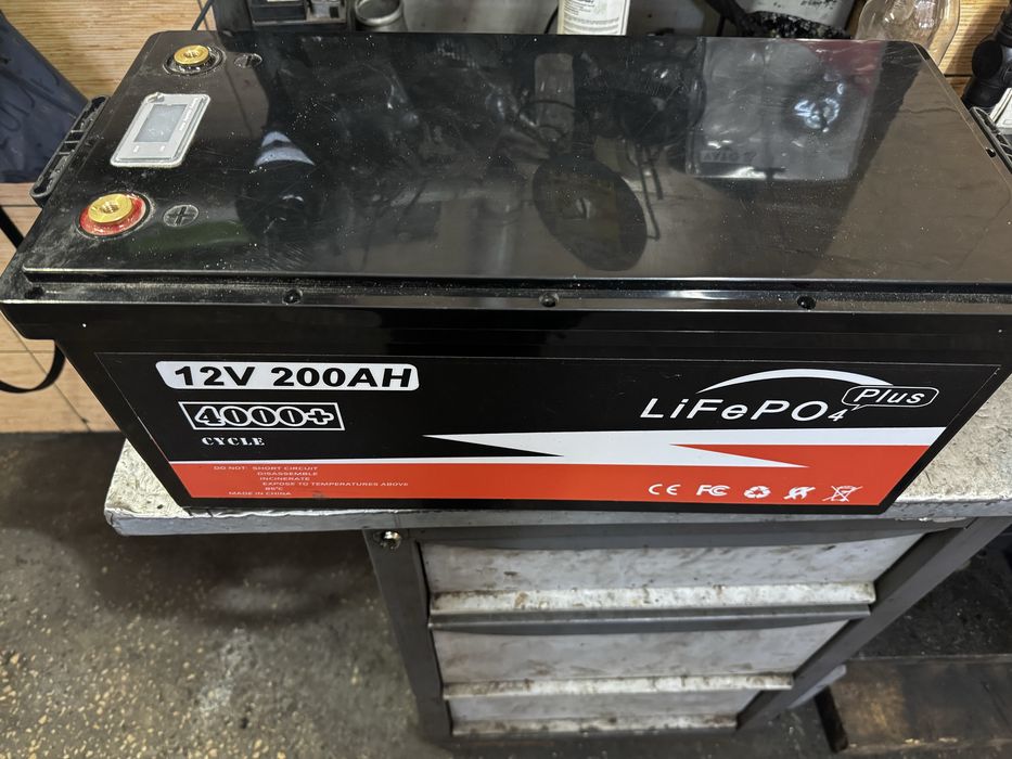 Акамулятор 12V 200Ah