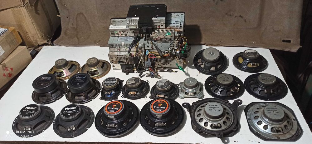 Динамики колонки магнитолы