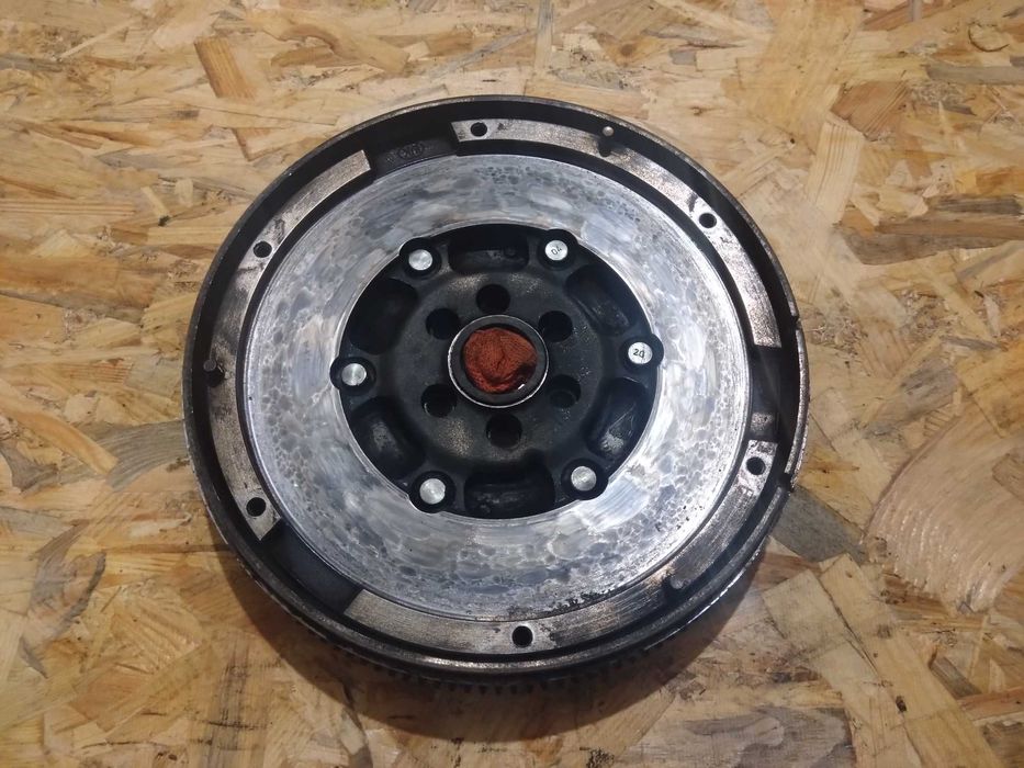 Демпфер щеплення сцепления Audi A4 B6 A4 B7 1.8 T 06B105266A